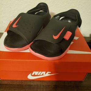 Girl Nike sandal